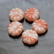 画像2: ジャパンヴィンテージビーズ　菊型　白×オレンジ　15mm (2)