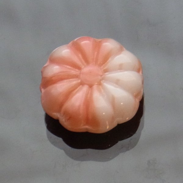 画像1: ジャパンヴィンテージビーズ　菊型　白×オレンジ　15mm (1)