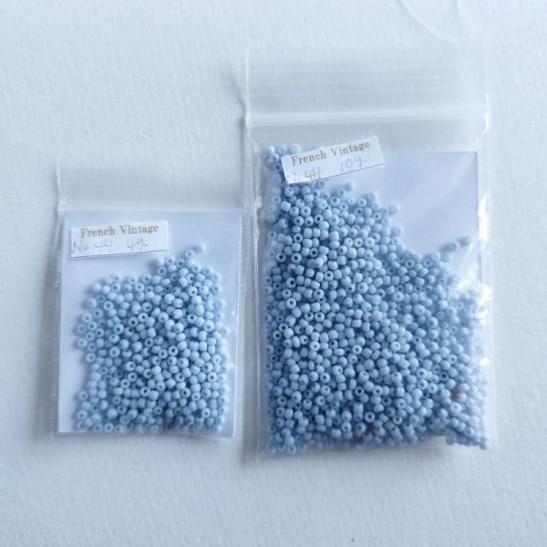 画像4: フランス ヴィンテージ  シードビーズ  パウダーブルー44 (4)