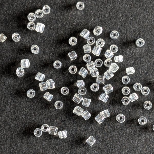 画像2: チェコ　スリーカット シードビーズ　クリア　10ｇ (2)